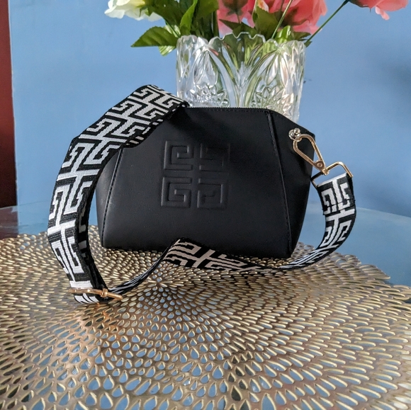 Givenchy - Picture 5 of 15